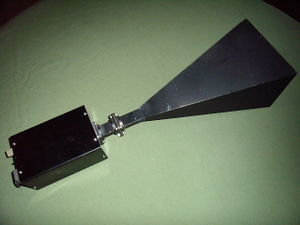 3cm Gunnplexer mit Hornantenne.JPG